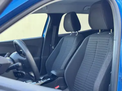 Peugeot e-2008 2022 - 16990 EUR, 109000 km - AUTO.MOTO.pt - 109000km - foto 8 de 12