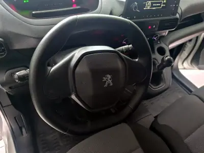 Peugeot Partner 1.6 HDI , 3 Lug. , Iva Dedutivel 2019 - 12480 EUR, 157000 km - AUTO.MOTO.pt - 157000km - foto 12 de 21