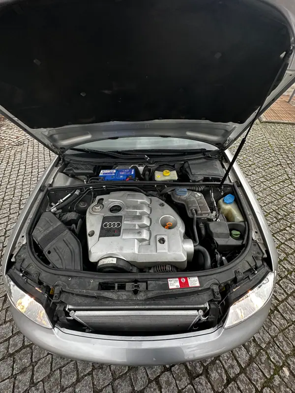 Audi A4 2001 - 3000 EUR, 456000 km - AUTO.MOTO.pt - 456000km - foto 10 de 11