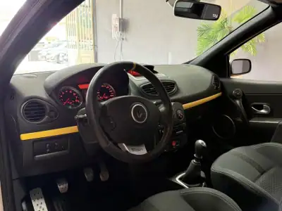 Renault Clio 2006 - 17500 EUR, 148741 km - AUTO.MOTO.pt - 148741km - foto 9 de 12