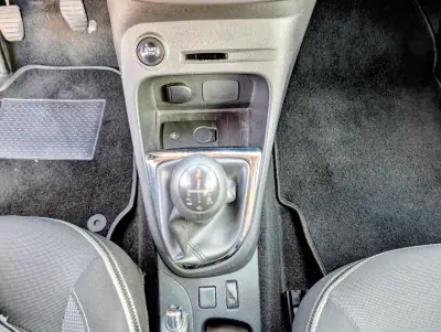 Renault Captur 2017 - 8250 EUR, 210285 km - 210285km - foto 18 de 21