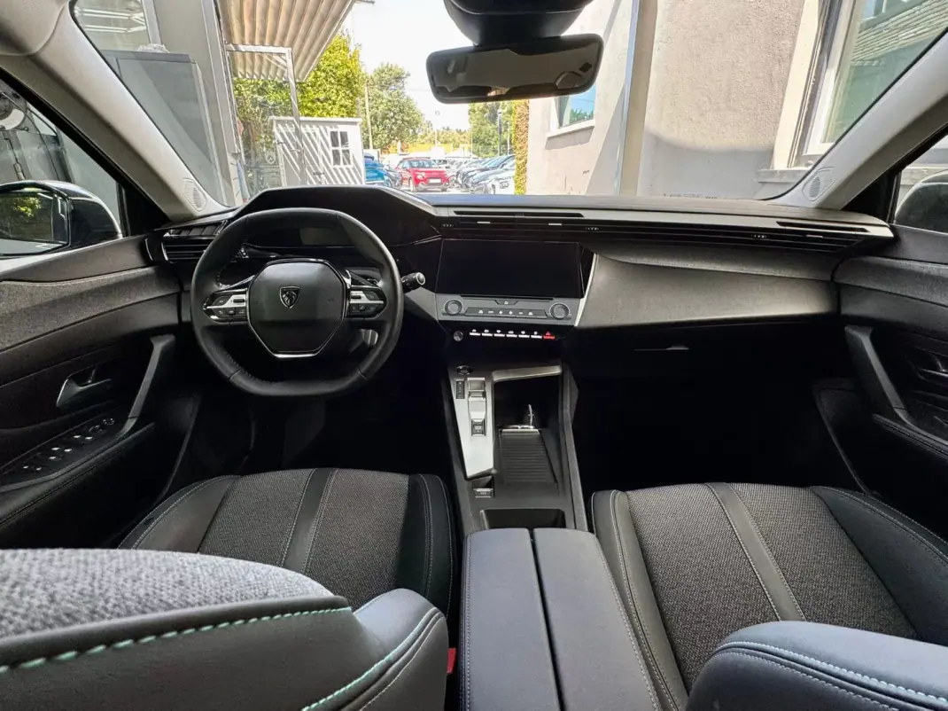 Peugeot 308 2025 - 24500 EUR, 7700 km - AUTO.MOTO.pt - 7700km - foto 7 de 16