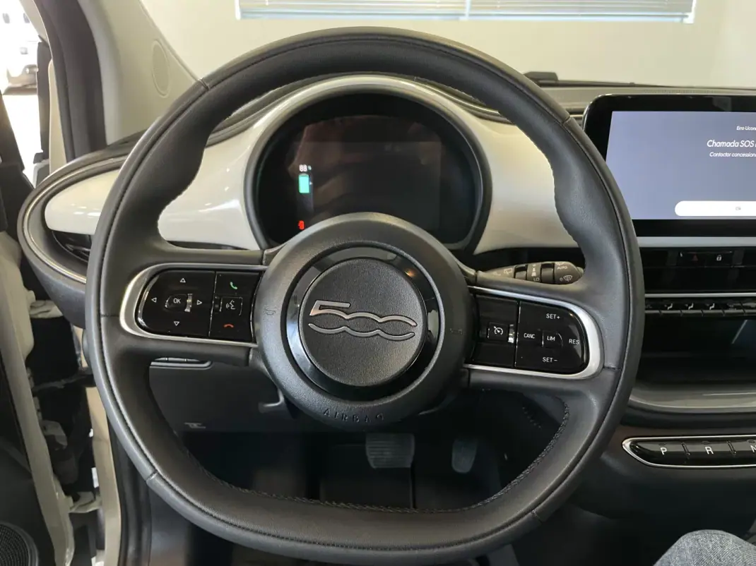 Fiat 500e 2024 - 24750 EUR, 18176 km - AUTO.MOTO.pt - 18176km - foto 4 de 16