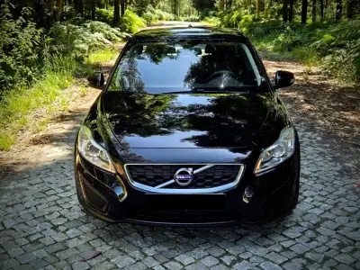 Volvo C30 2011 - 7750 EUR, 179000 km - AUTO.MOTO.pt - 179000km - foto 4 de 28