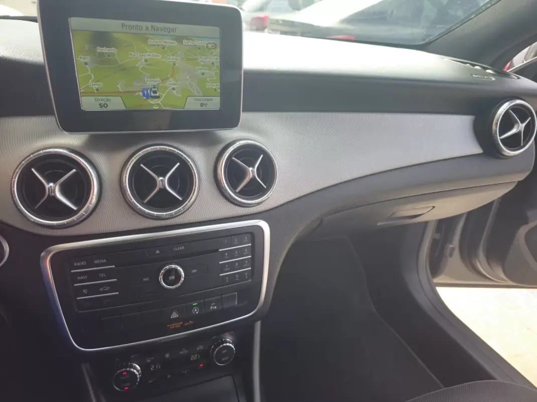 Mercedes-Benz CLA 200 2015 - 17500 EUR, 169158 km - AUTO.MOTO.pt - 169158km - foto 9 de 15
