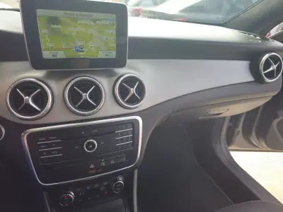 Mercedes-Benz CLA 200 2015 - 17500 EUR, 169158 km - AUTO.MOTO.pt - 169158km - foto 9 de 15
