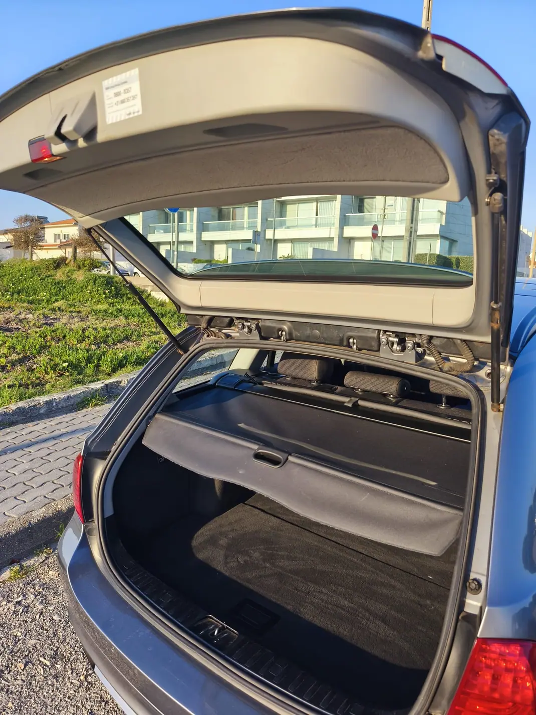 BMW 318 2010 - 7750 EUR, 350000 km - AUTO.MOTO.pt - 350000km - foto 7 de 11