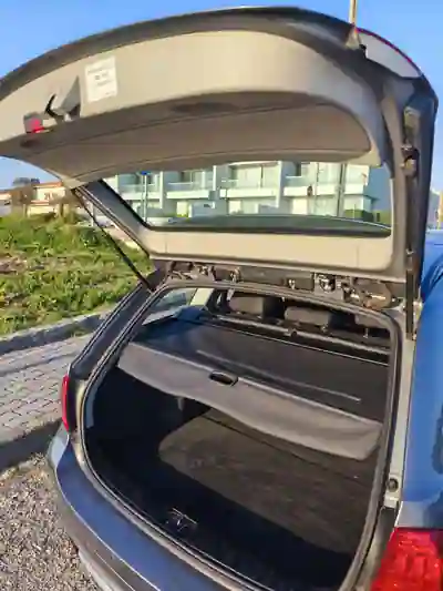 BMW 318 2010 - 7750 EUR, 350000 km - AUTO.MOTO.pt - 350000km - foto 7 de 11