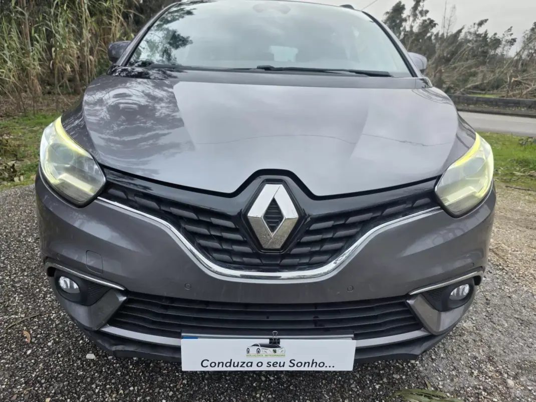 Renault Grand Scénic 2017 - 12750 EUR, 320000 km - AUTO.MOTO.pt - 320000km - foto 9 de 40