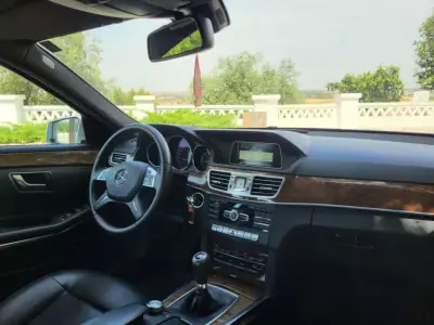 Mercedes-Benz E 200 2014 - 18900 EUR, 147135 km - AUTO.MOTO.pt - 147135km - foto 18 de 20