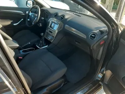 Ford Mondeo SW 2010 - 7900 EUR, 218900 km - AUTO.MOTO.pt - 218900km - foto 24 de 36