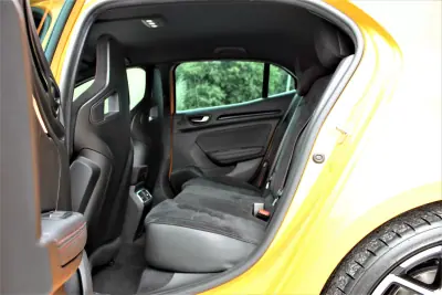 Renault Mégane 2019 - 43990 EUR, 42000 km - AUTO.MOTO.pt - 42000km - foto 38 de 41
