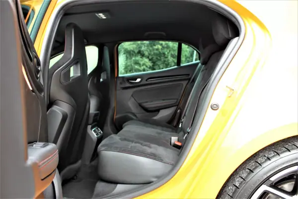 Renault Mégane 2019 - 43990 EUR, 42000 km - AUTO.MOTO.pt - 42000km - foto 38 de 41