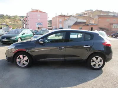 Renault Mégane 2011 - 6500 EUR, 192000 km - AUTO.MOTO.pt - 192000km - foto 4 de 11