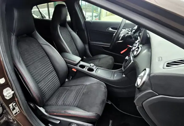 Mercedes-Benz GLA 180 2015 - 21500 EUR, 160000 km - AUTO.MOTO.pt - 160000km - foto 27 de 31