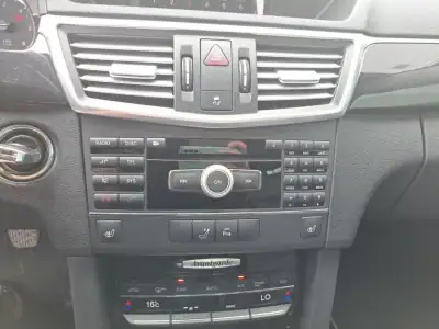 Mercedes-Benz E 250 2009 - 14450 EUR, 234946 km - AUTO.MOTO.pt - 234946km - foto 16 de 23
