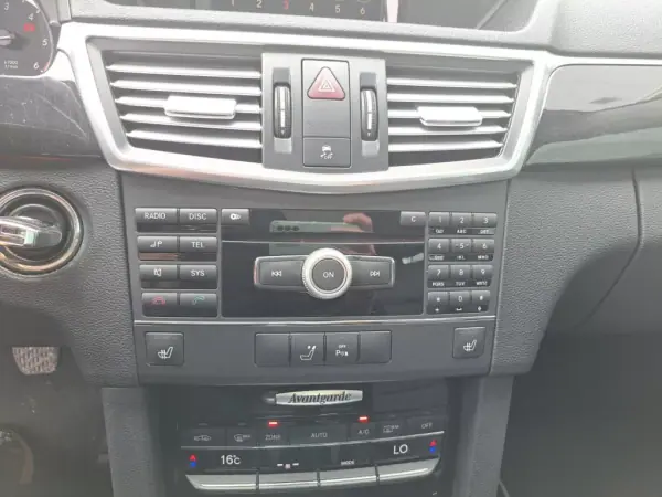 Mercedes-Benz E 250 2009 - 14450 EUR, 234946 km - AUTO.MOTO.pt - 234946km - foto 16 de 23