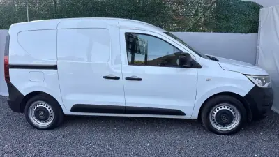 Renault 2023 - 11900 EUR, 99500 km - AUTO.MOTO.pt - 99500km - foto 11 de 13