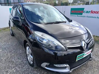 Renault Grand Scénic 2013 - 7600 EUR, 174425 km - AUTO.MOTO.pt - 174425km - foto 5 de 25