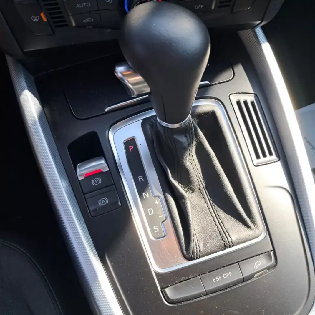 Audi Q5 2009 - 17650 EUR, 150000 km - 150000km - foto 13 de 14