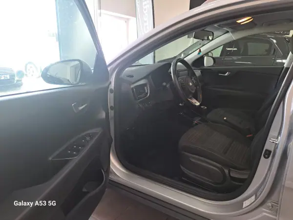 Kia Stonic 2020 - 14990 EUR, 41765 km - AUTO.MOTO.pt - 41765km - foto 23 de 34
