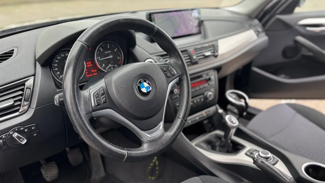 BMW X1 2013 - 11000 EUR, 200000 km - AUTO.MOTO.pt - 200000km - foto 8 de 15