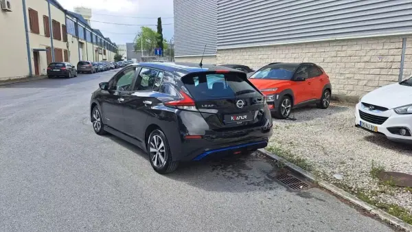 Nissan Leaf 2018 - 12890 EUR, 62000 km - AUTO.MOTO.pt - 62000km - foto 5 de 45