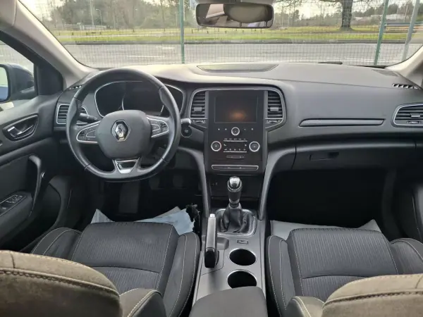 Renault Mégane 2019 - 16990 EUR, 179121 km - AUTO.MOTO.pt - 179121km - foto 17 de 22