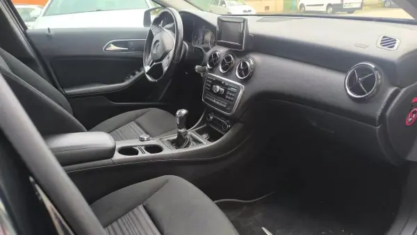 Mercedes-Benz A 180 2013 - 11900 EUR, 187000 km - AUTO.MOTO.pt - 187000km - foto 13 de 26