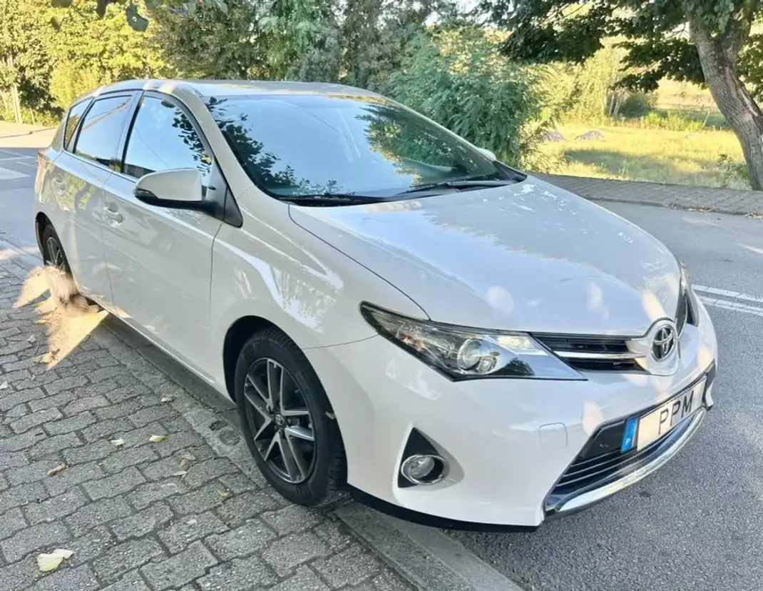 Toyota Auris 2014 - 12500 EUR, 152000 km - 152000km - foto 2 de 13