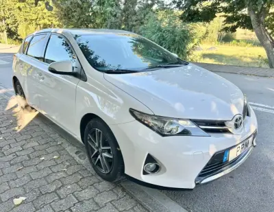 Toyota Auris 2014 - 12500 EUR, 152000 km - 152000km - foto 2 de 13