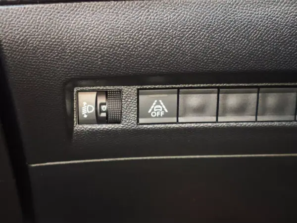 Peugeot 2008 2023 - 17990 EUR, 60816 km - 60816km - foto 19 de 27