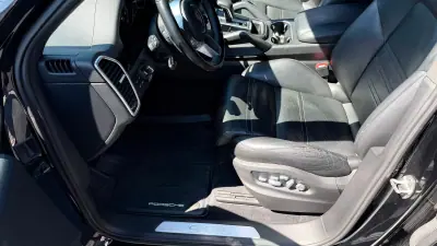 Porsche Cayenne 2020 - 54900 EUR, 160000 km - AUTO.MOTO.pt - 160000km - foto 7 de 14