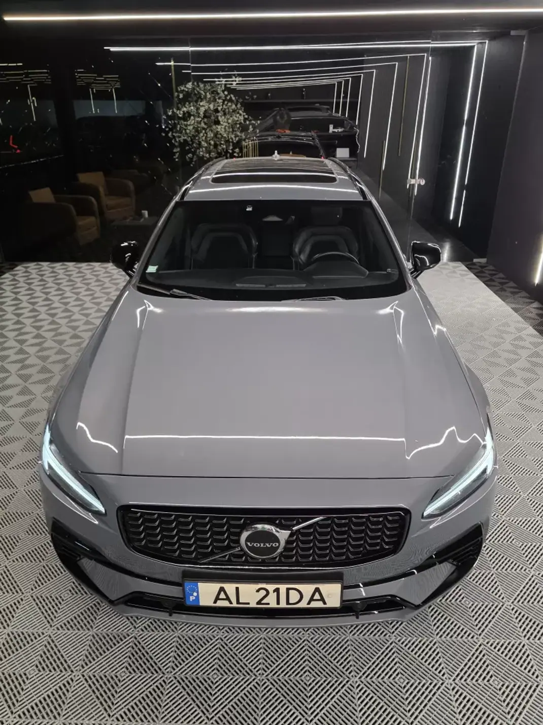 Volvo V90 2021 - 33750 EUR, 125000 km - 125000km - foto 8 de 27