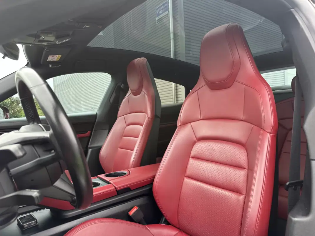 Porsche Taycan 2020 - 49900 EUR, 100000 km - AUTO.MOTO.pt - 100000km - foto 35 de 61