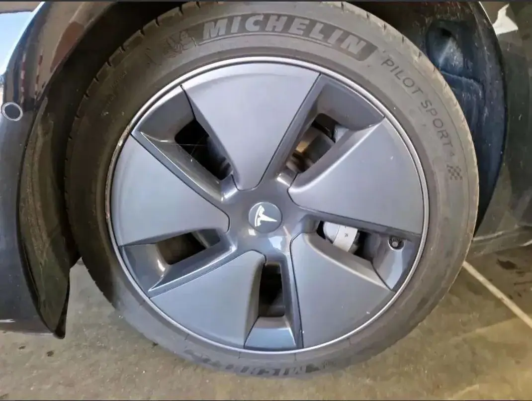 Tesla Model 3 2022 - 28500 EUR, 39200 km - AUTO.MOTO.pt - 39200km - foto 21 de 22