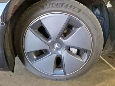 Tesla Model 3 2022 - 28500 EUR, 39200 km - AUTO.MOTO.pt - 39200km - foto 21 de 22