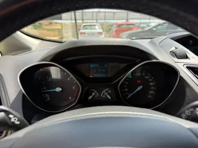 Ford C-Max 2016 - 12995 EUR, 185000 km - AUTO.MOTO.pt - 185000km - foto 12 de 26
