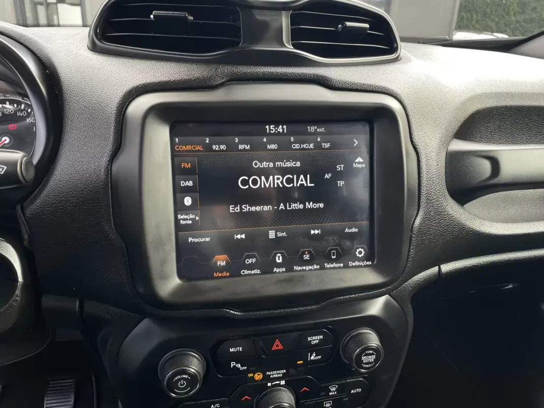 Jeep Renegade 2019 - 15500 EUR, 106977 km - AUTO.MOTO.pt - 106977km - foto 20 de 39