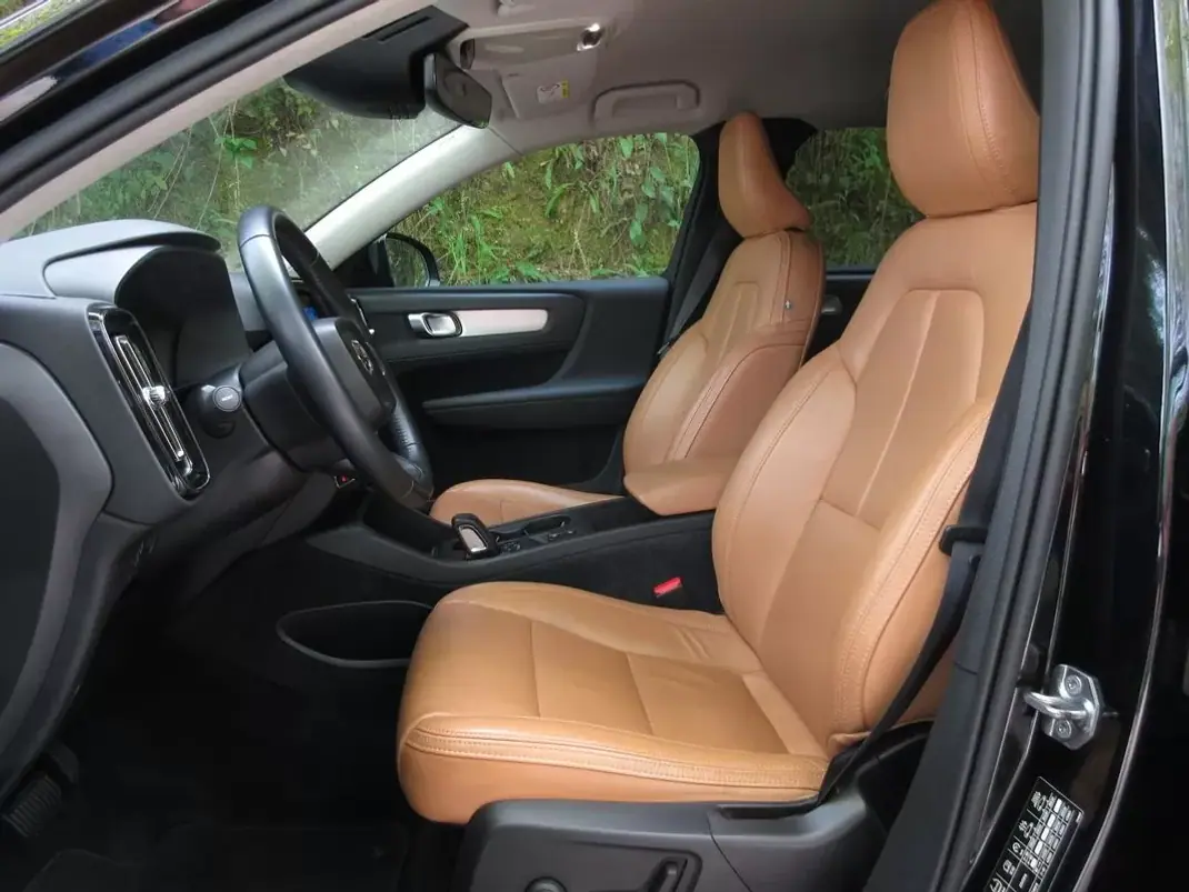 Volvo XC 40 2019 - 29490 EUR, 70000 km - AUTO.MOTO.pt - 70000km - foto 30 de 60