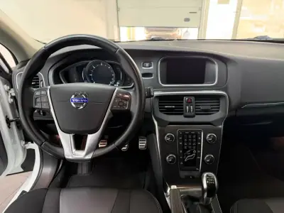 Volvo V40 2014 - 10990 EUR, 187000 km - AUTO.MOTO.pt - 187000km - foto 6 de 21