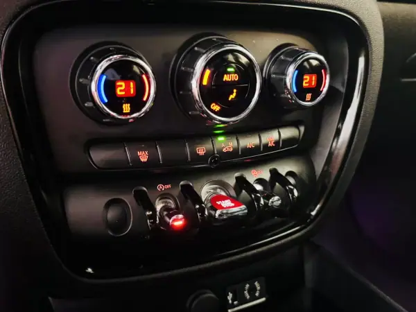 MINI Clubman 2017 - 13750 EUR, 98000 km - AUTO.MOTO.pt - 98000km - foto 42 de 60