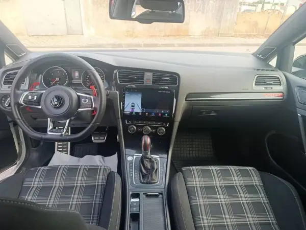 Volkswagen Golf 2014 - 17500 EUR, 162848 km - AUTO.MOTO.pt - 162848km - foto 7 de 57