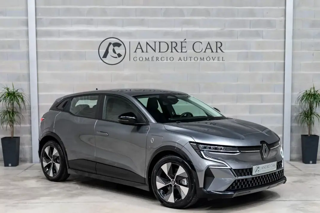 Renault Mégane E-Tech 2022 - 22450 EUR, 48129 km - AUTO.MOTO.pt - 48129km - foto 2 de 38