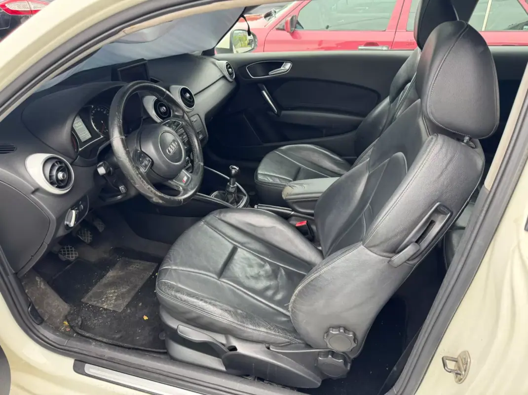 Audi A1 2011 - 9900 EUR, 184000 km - 184000km - foto 4 de 7