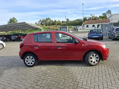 Dacia Sandero 2017 - 9150 EUR, 92800 km - AUTO.MOTO.pt - 92800km - foto 5 de 23