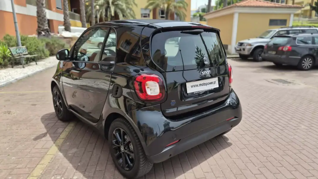 Smart ForTwo Coupé 2023 - 13280 EUR, 15000 km - AUTO.MOTO.pt - 15000km - foto 2 de 11