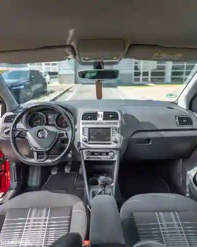Volkswagen Polo 2015 - 10790 EUR, 63000 km - 63000km - foto 9 de 15