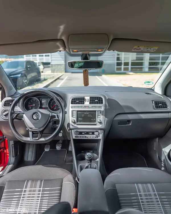 Volkswagen Polo 2015 - 10790 EUR, 63000 km - 63000km - foto 9 de 15