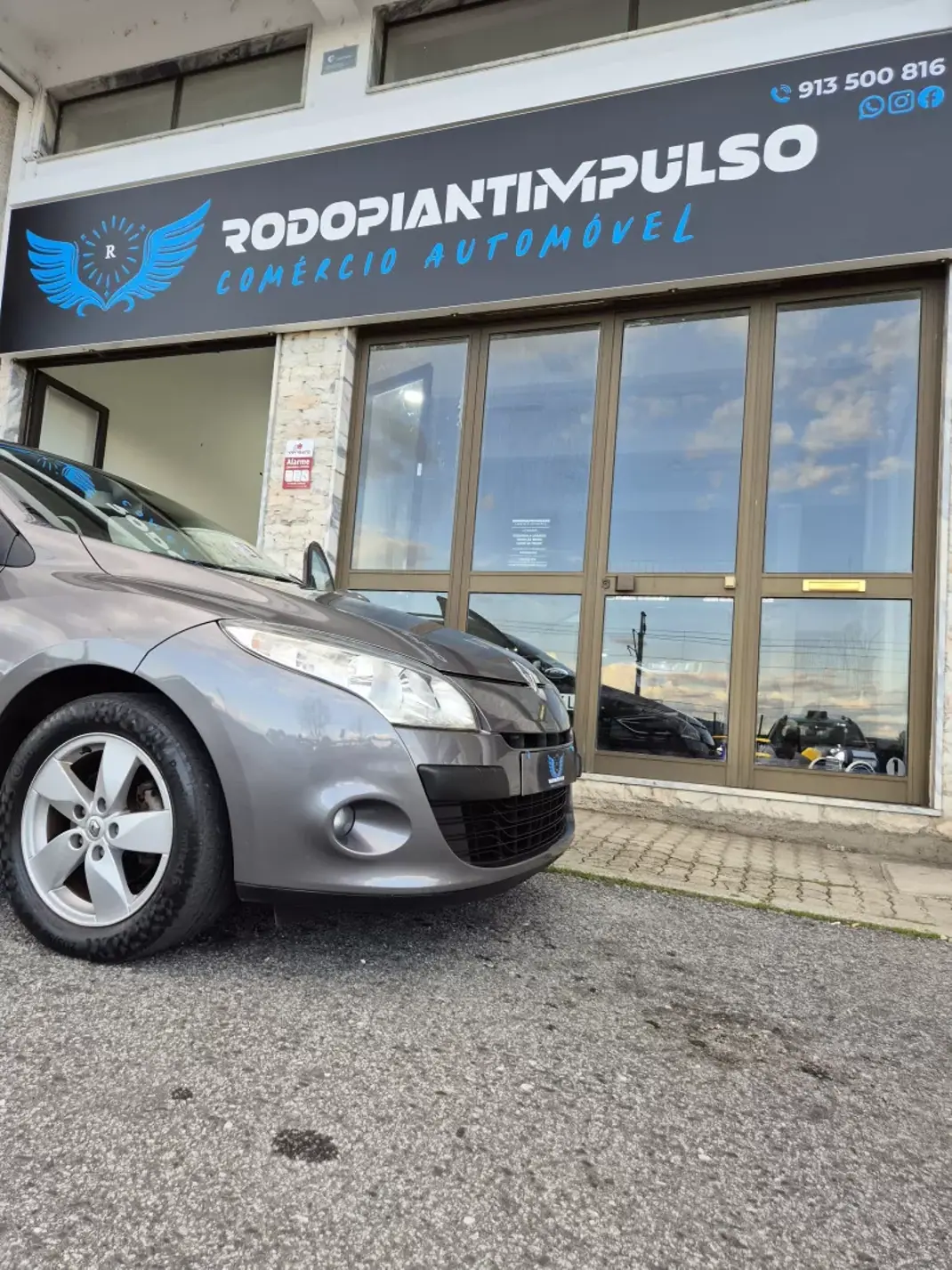 Renault Mégane 2010 - 9950 EUR, 148000 km - AUTO.MOTO.pt - 148000km - foto 1 de 26